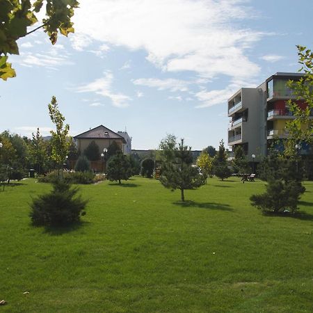 Airport Residence - Apartment Across From Otopeni Airport Exterior photo